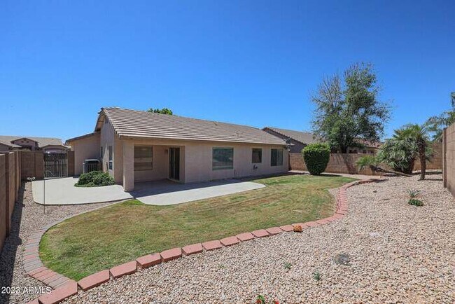 Building Photo - GREAT 3 bed, 2 bath home