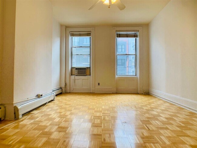 Building Photo - 404 Adams St