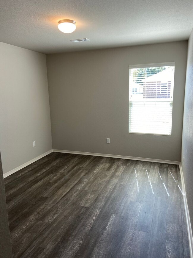 Building Photo - *Pre-leasing* Three Bedroom | Two Bath Hom...