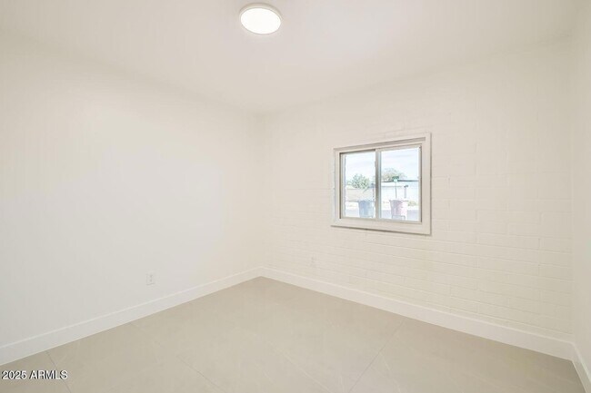 Building Photo - 726 N 78th St