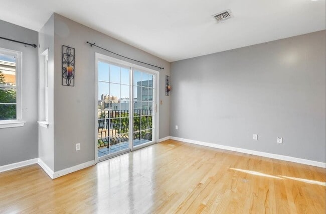 Building Photo - 21-23 Norfolk Street Unit 2