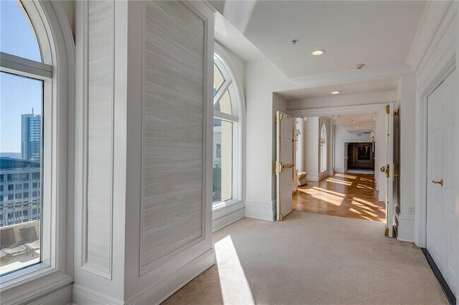 Building Photo - 3334 Peachtree Rd NE