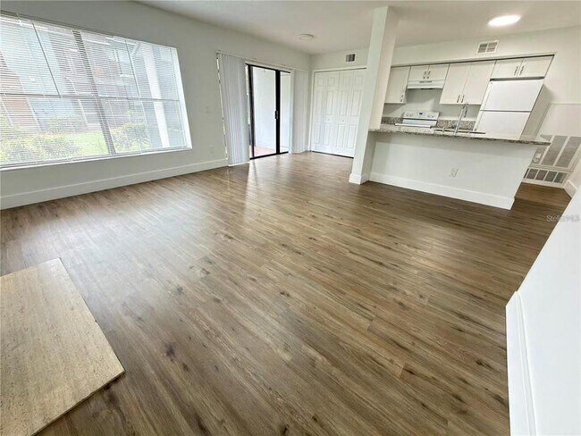 Building Photo - 4702 Sutton Terrace