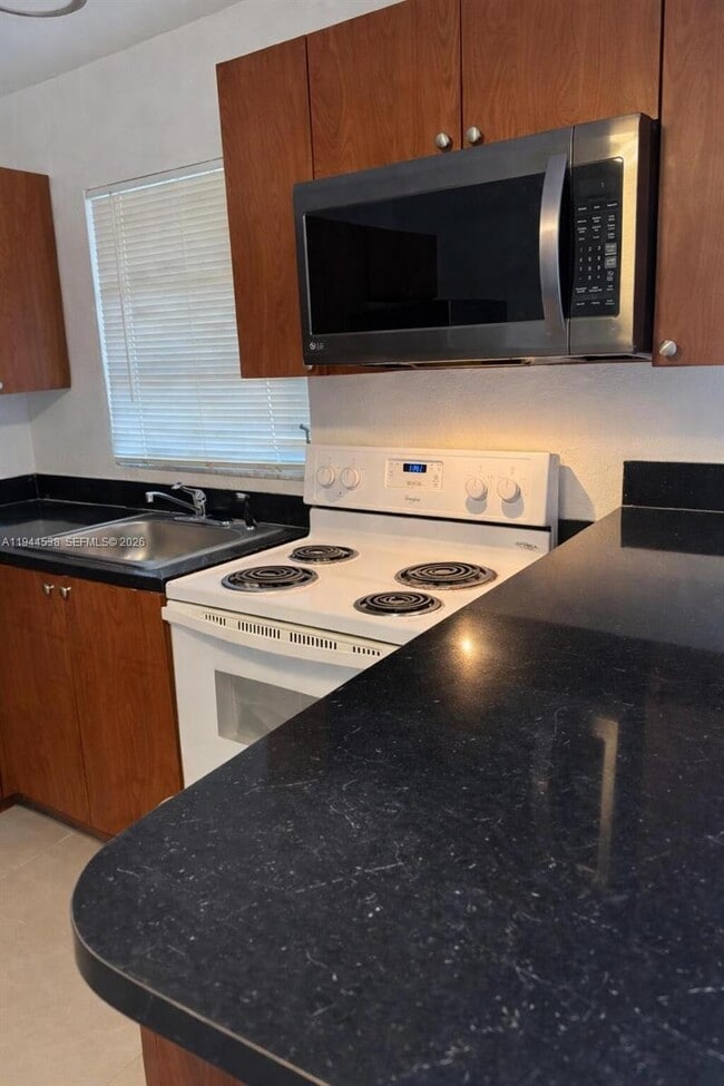 Building Photo - 214 NW 8th Ave