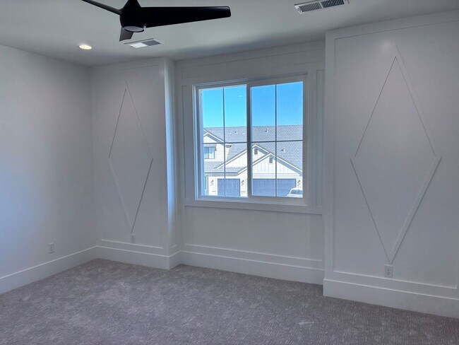 Building Photo - Beautiful 5 bed 4 bath home in Desert Canyon