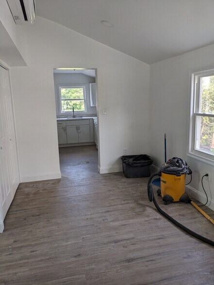 Entry Room - 932 Main St