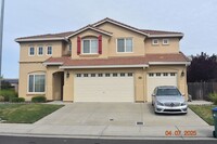 Building Photo - Gorgeous Four Bedroom Home with Three Car ...