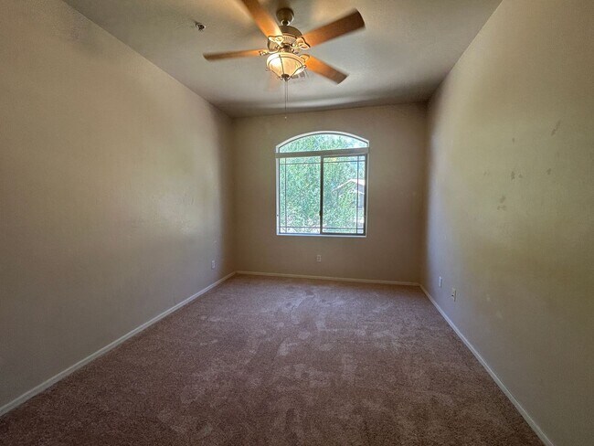 Building Photo - 2155 N Grace Blvd