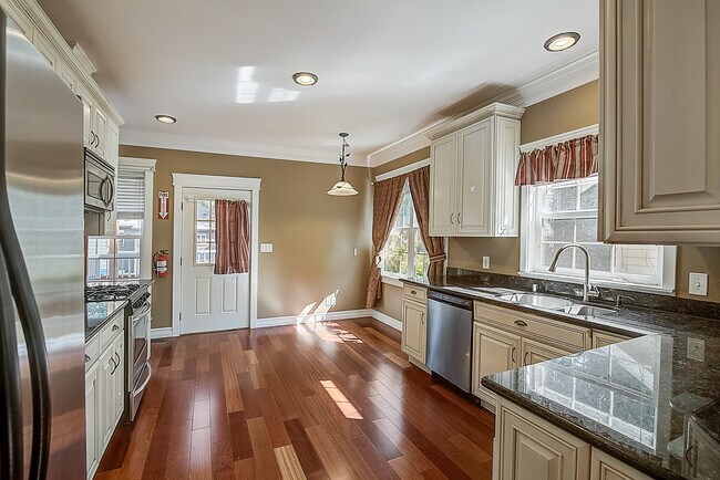 Building Photo - 5042 7th Ave NE