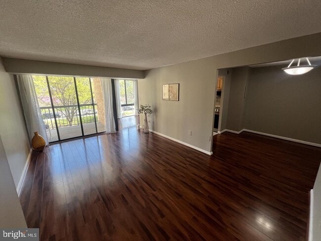 Building Photo - 4500 S Four Mile Run Dr