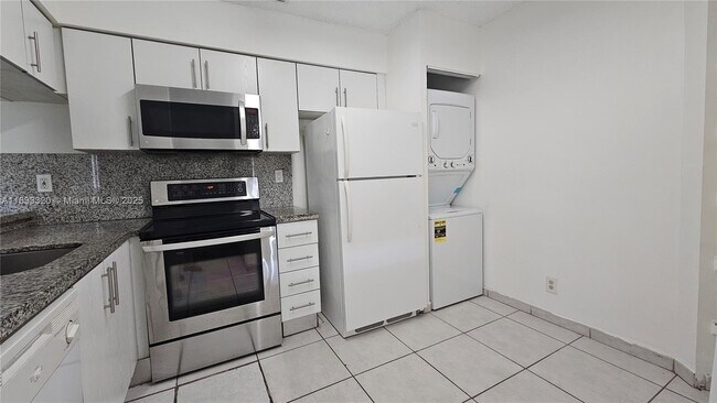 Building Photo - 9277 SW 138th Pl