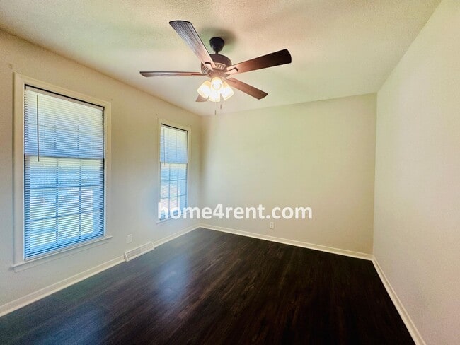 Building Photo - Updated Kitchen w/ Granite Counters, Subway Tile, SS Appliances