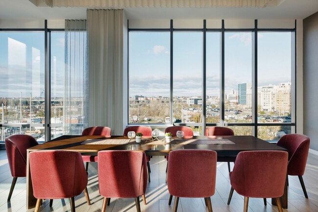 Building Photo - 33 Park View Ave