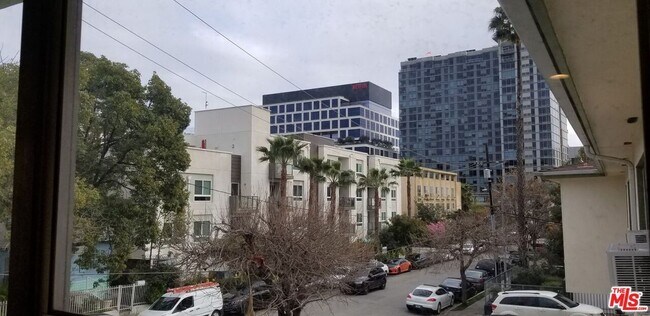 Building Photo - 5950 Carlton Way