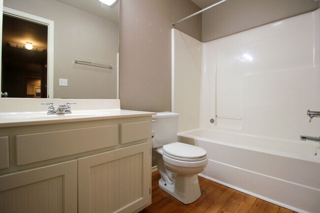 Building Photo - Darling Home In Jenks Schools!