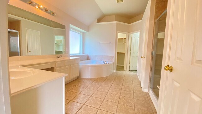 Building Photo - 2503 Westerlake Dr