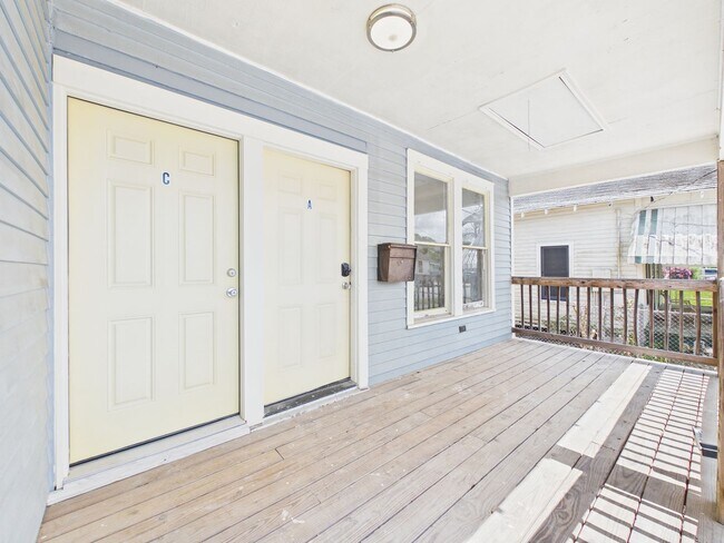 Building Photo - 617 E Vermilion St