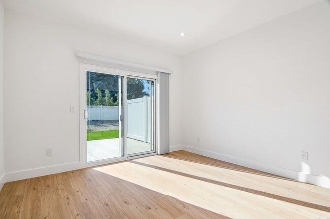 Building Photo - Modern 5 bedroom House for lease in Northr...