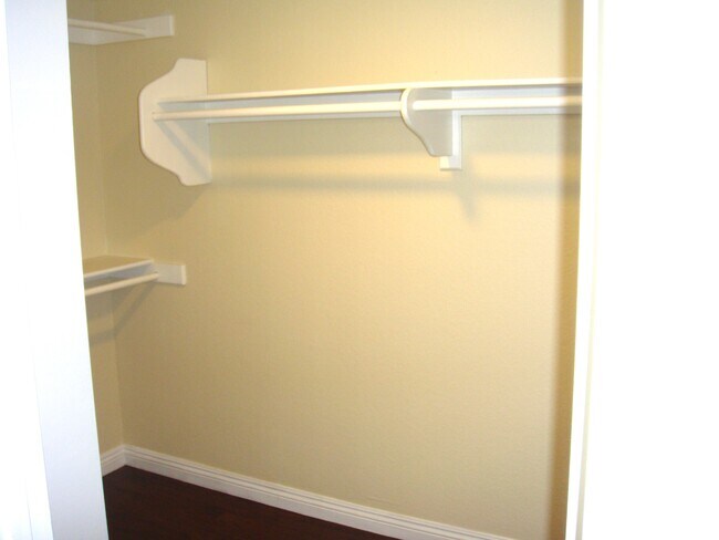 Building Photo - 5837 Oak Bend Ln