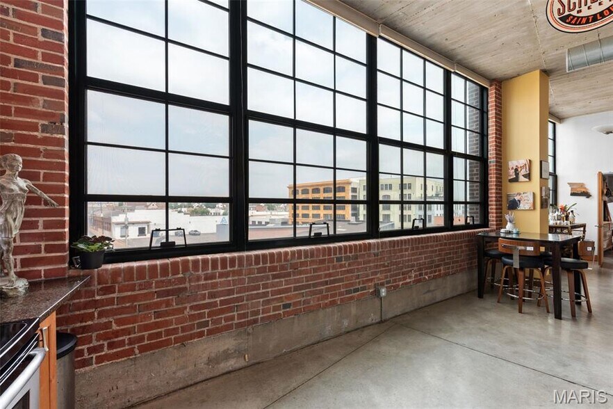 Building Photo - 2323 Locust St