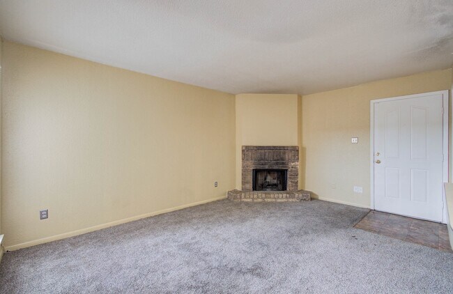 Building Photo - 9000 Bissonnet St