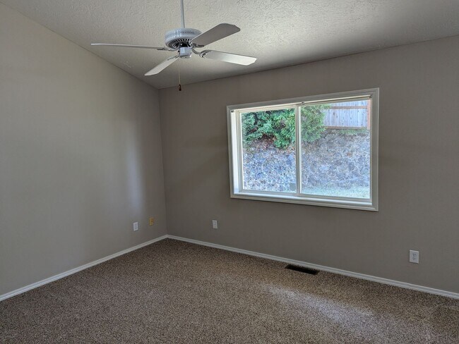 Building Photo - 5817 Cobalt Loop SE