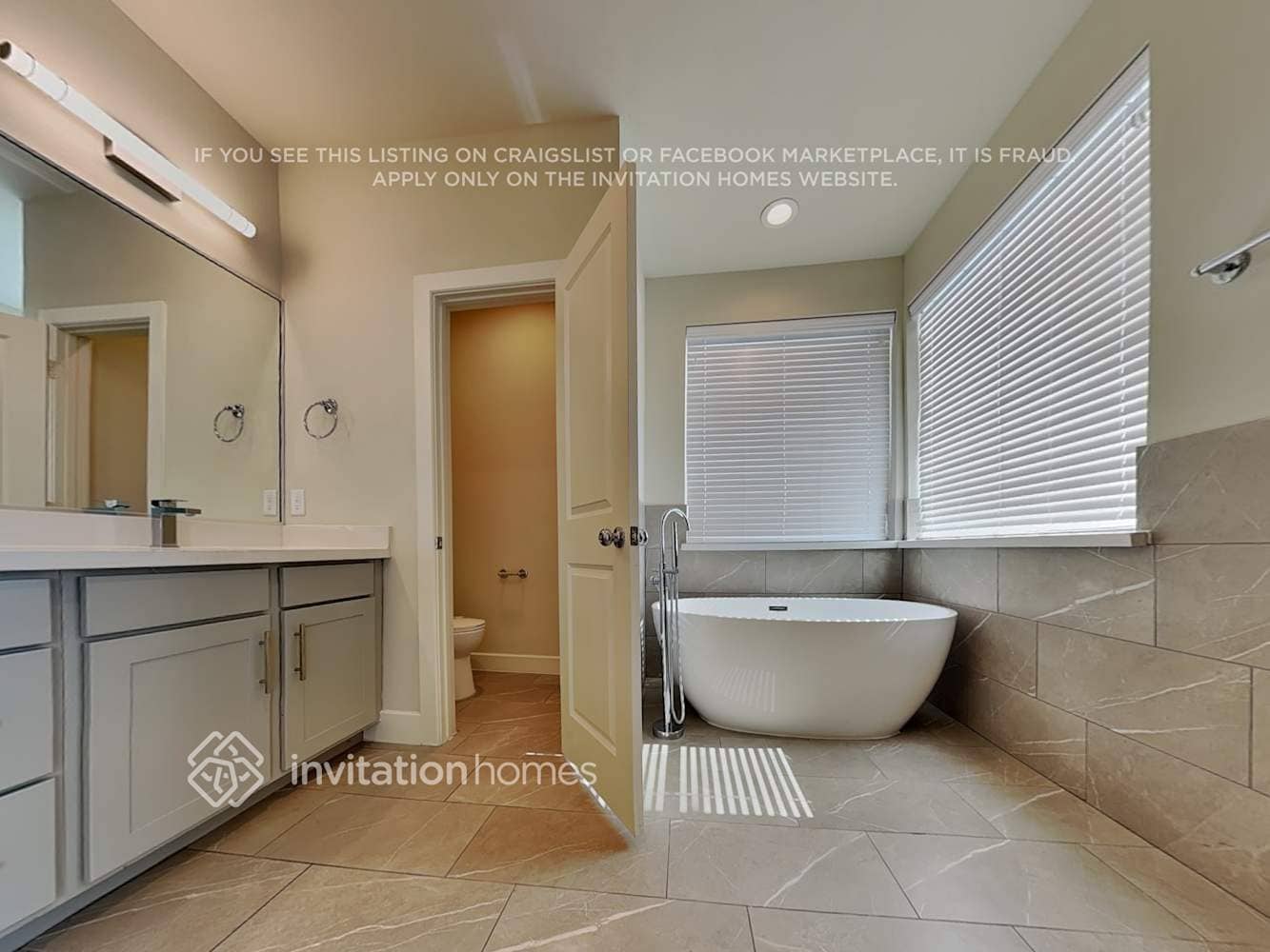 Building Photo - 713 Carriage Knls Dr