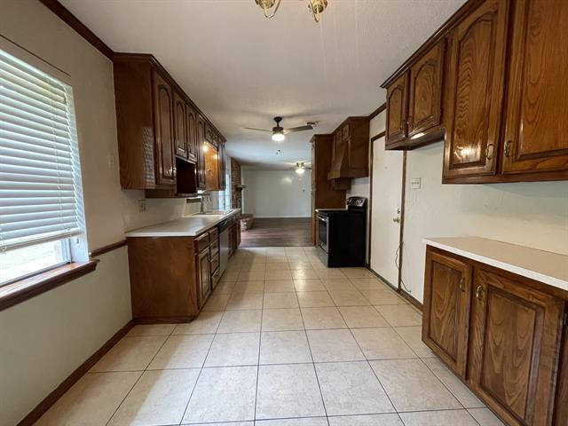 Building Photo - 705 White Oak Ln