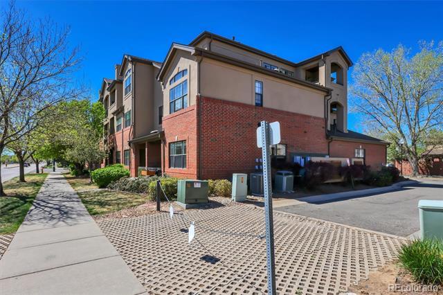 Building Photo - 209 Quebec St