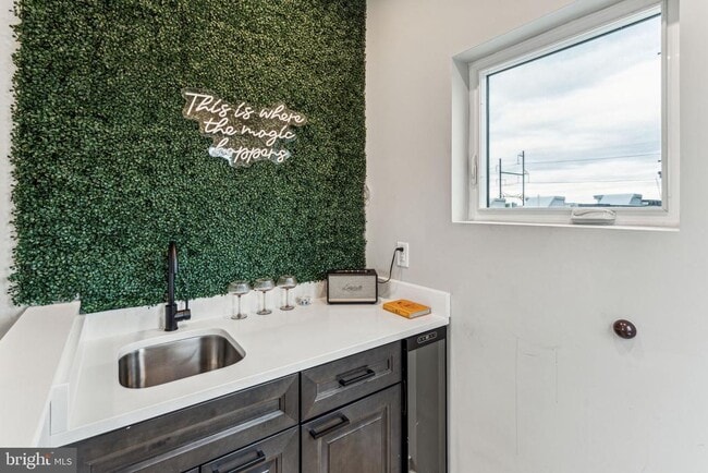 Building Photo - 1514 S Bambrey St