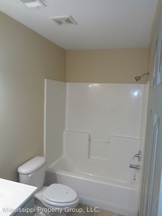 Building Photo - 3 br, 3 bath House - 101 Mondrian Place