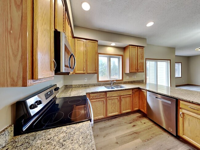 Building Photo - 1933 Mathias Rd