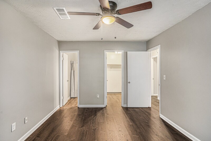 Building Photo - 5472 Glen Haven Dr