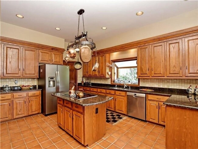 Building Photo - 205 Capri