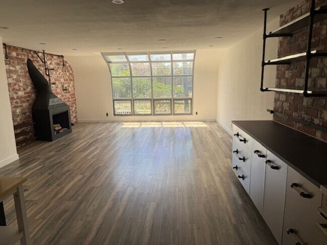 Building Photo - Unique Condo in Huntington Harbor
