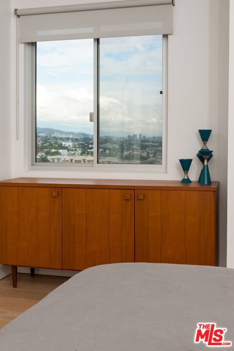 Building Photo - 838 N Doheny Dr