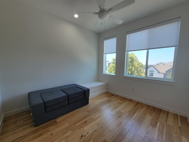 Building Photo - 102 Tendick St