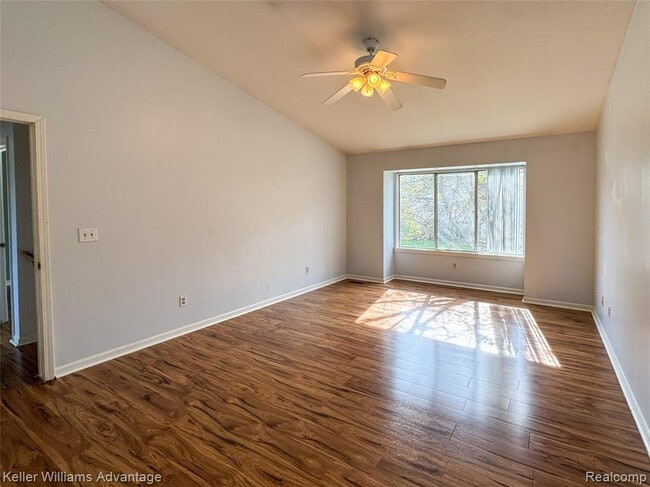 Building Photo - 2867 Woodmont Dr W