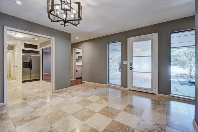 Building Photo - 6325 Glenbrook Ct