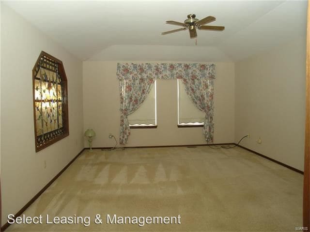 Building Photo - 218 Lazy Ridge Dr