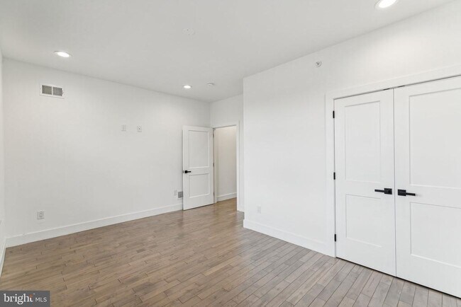 Building Photo - 2835 Edgemont St