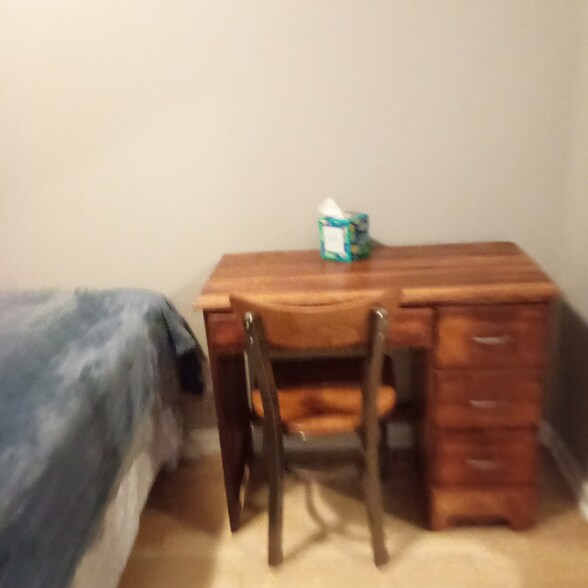 Building Photo - 1031 College St N