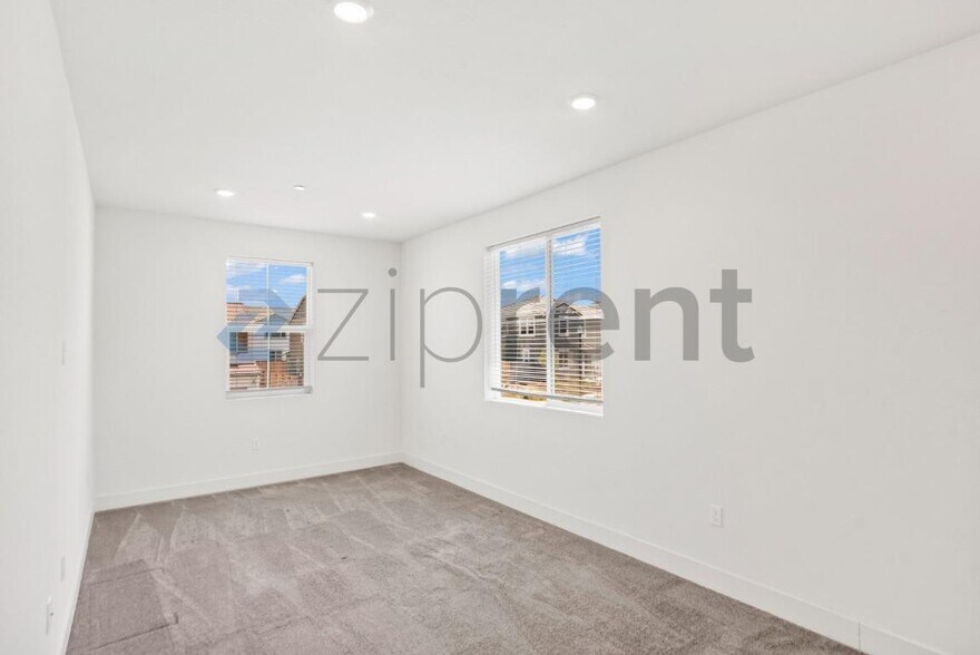 Building Photo - Unit