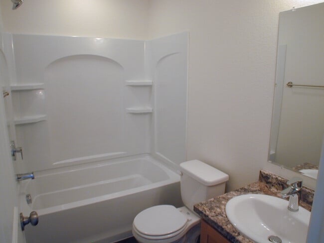 Building Photo - House For Lease