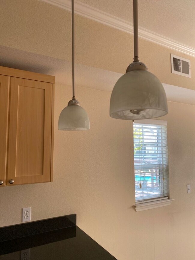 Building Photo - 3 Bedroom 2 bath in Wild Horse with garage