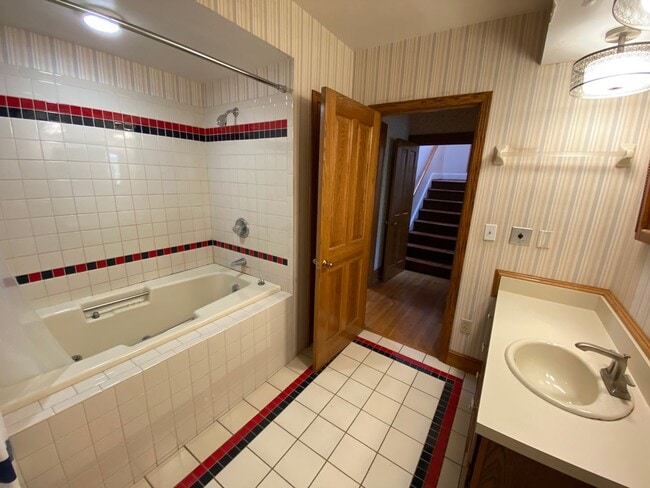 Building Photo - Rare Brick Single Family House On Goodale Park