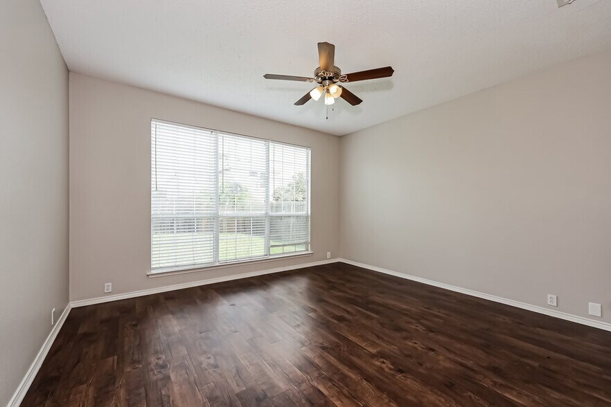 Building Photo - 3000 Vicksburg Ln