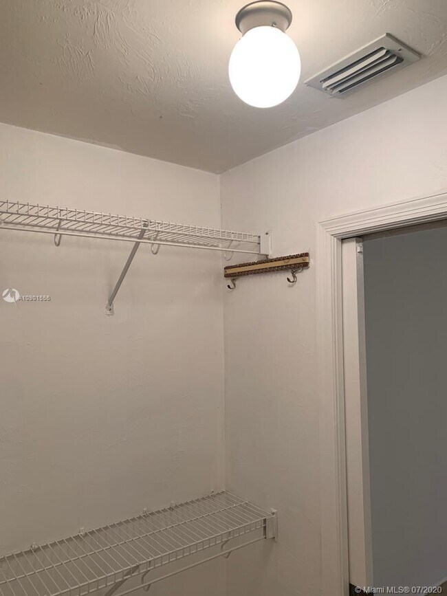 Building Photo - 2499 River Reach Dr