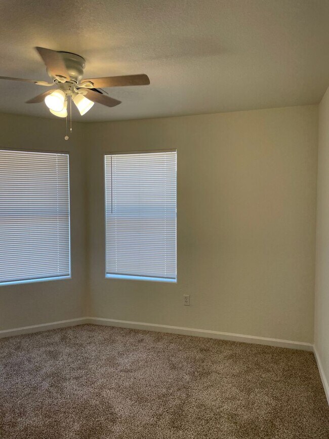 Building Photo - 1171 Regency Dr