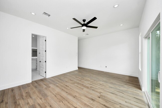 Building Photo - 8313 Venus St